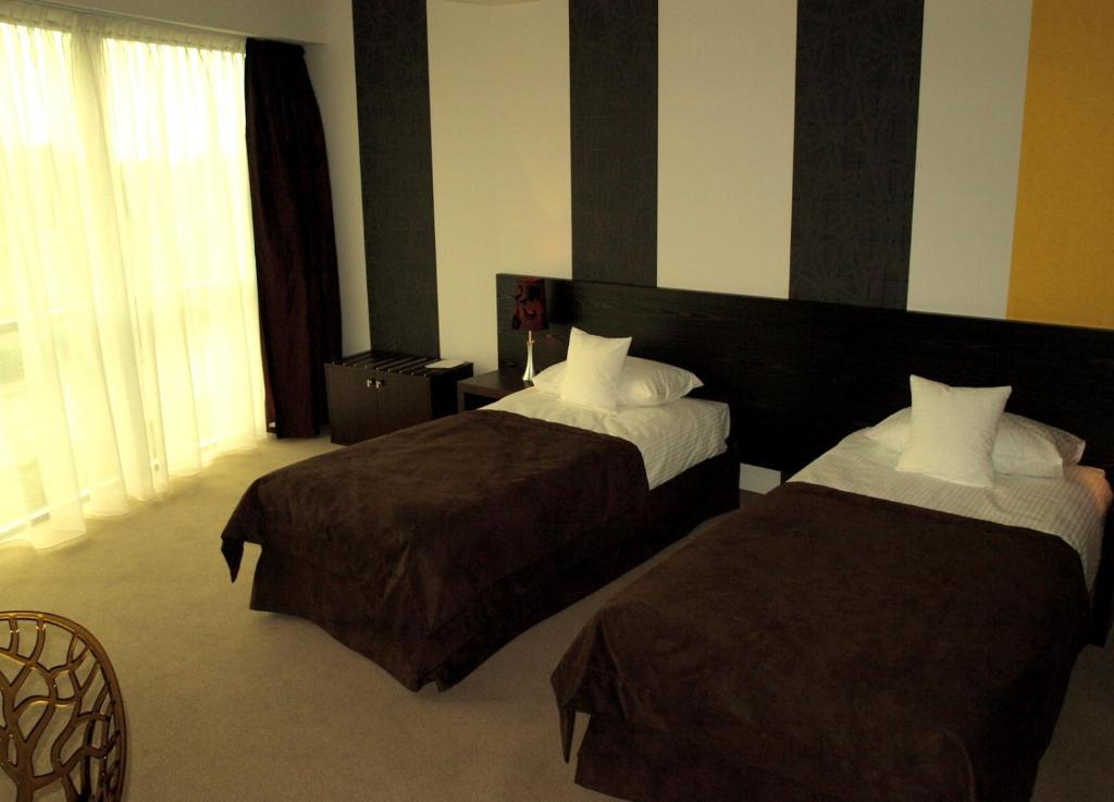 Hotel Niepołomice Habitación foto